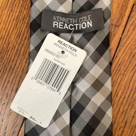 Kenneth Cole Reaction Checked Necktie NWT - Picture 4 of 4